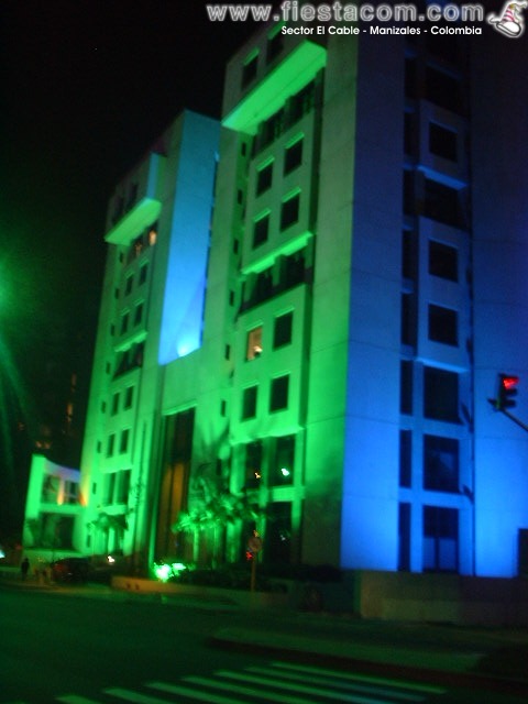 Lámpara portátil de trabajo para talleres, bricolaje,... con carcasa e interruptor.