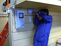 Lámpara portátil de trabajo para talleres, bricolaje,... con carcasa e interruptor.