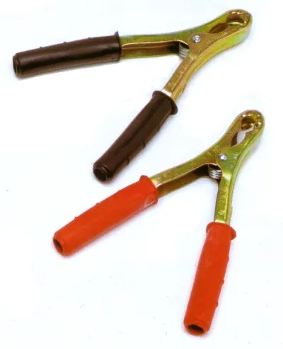 Las pinzas de arranque utilizadas pueden ser de chapa o de latón fundido.